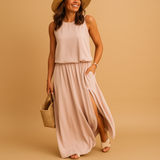 Lightweight summer dress for women named Evelyn, with short sleeves and a loose knee-length fit, perfect for casual days or elegant summer evenings.
